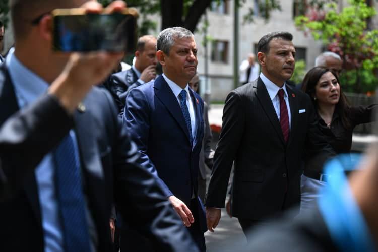 <p>Millet Haber Ajansı Genel Yayın Y&ouml;netmeni gazeteci Sinan Burhan'ın tv100 canlı yayınında aktardığına g&ouml;re; parti y&ouml;netiminde ihra&ccedil; edilmeleri beklenen isimler şu şekilde...&nbsp;</p>

<p>&nbsp;</p>
