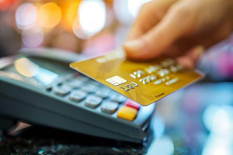 <p>Trading Economics verilerine g&ouml;re hazırlanan g&uuml;ncel listede, kişi başına d&uuml;şen ortalama kredi kartı borcunun en y&uuml;ksek olduğu &uuml;lkeler belli oldu.&nbsp;</p>
