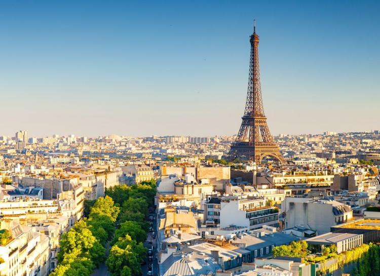 <p>Paris: 06.00</p>

