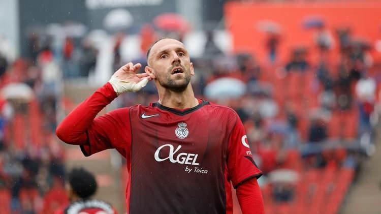 <p>Vedat Muriqi transferinde sona yaklaşan Fenerbah&ccedil;e'de Brahim Diaz, Nathan Ake ve Calvin Bassey &ccedil;in g&ouml;r&uuml;şmeler hızlandı. Y&ouml;netim, transferleri sezon &ouml;ncesi kampına yetiştirmek istiyor.</p>

<p>(FANATİK)</p>

<p>&nbsp;</p>
