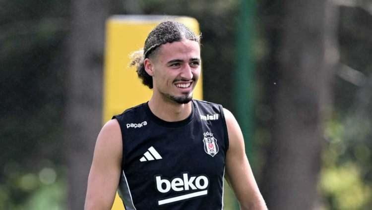 <p>Beşiktaş, ge&ccedil;tiğimiz sezon transfer edilen Taylan Bulut takımda kalacak. Sergen Yal&ccedil;ın'ın g&ouml;reve devam etmesi halinde yolların ayrılması planlanan gen&ccedil; futbolcu geride kalan sezonda forma şansı bulmakta zorlanmıştı.</p>

<p>(FOTOMA&Ccedil;)</p>

<p>&nbsp;</p>

