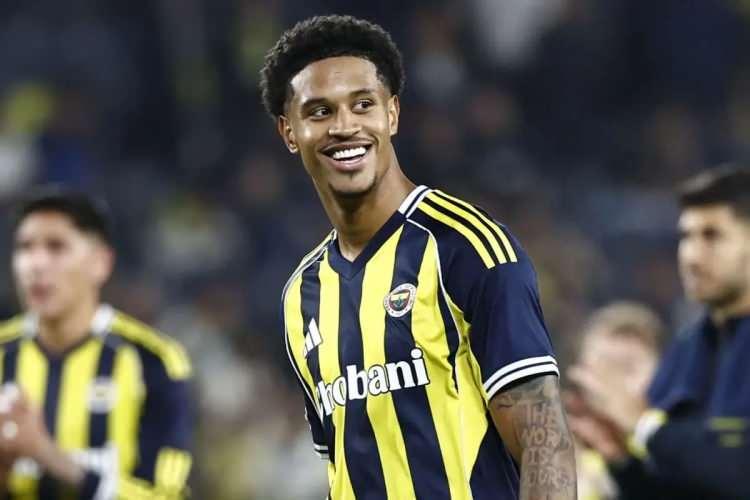 <p>Fenerbah&ccedil;e'de Jayden Oosterwolde'ye Roma'nın ardından Domenico Tedesco y&ouml;netimindeki Bologna da talip oldu.</p>

<p>(FANATİK)</p>

<p>&nbsp;</p>

<ul>
</ul>
