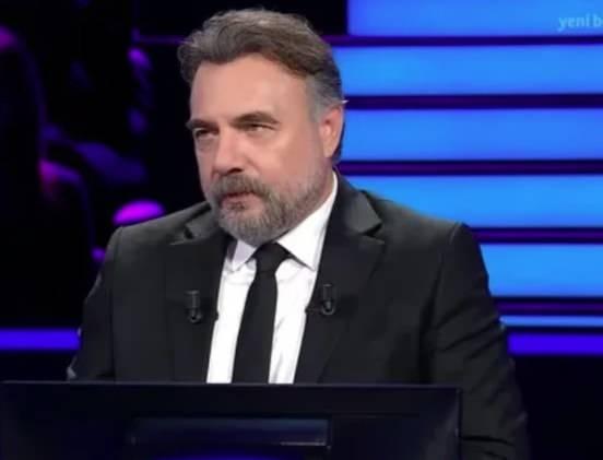 <p>İlk mesleği merak esilen &uuml;nl&uuml; oyuncu&nbsp;16 yaşında &ccedil;alışmaya başladı ve iş hayatına restoran fotoğraf&ccedil;ılığı ile devam etti.&nbsp;</p>

