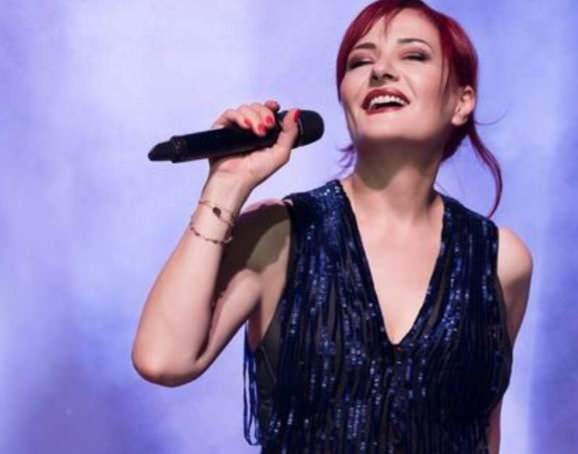 <p>Candan Er&ccedil;etin</p>

<p>M&uuml;zik &Ouml;ğretmeni</p>
