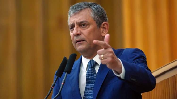 <p><strong>SON DAKİKA HABERİ:</strong></p>

<p>Cumhuriyet Halk Partisi'nde (CHP) kriz &uuml;st&uuml;ne kriz yaşanıyor. Mutlak butlan kararı, grup konuşması, ihra&ccedil; derken g&ouml;zlerin &ccedil;evrildiği Parti Meclisi toplantısı &ouml;ncesi dikkat &ccedil;eken bir gelişme yaşandı.</p>
