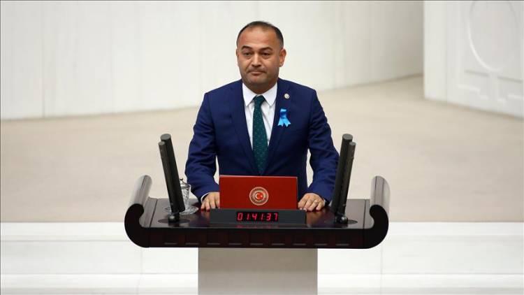 <p><span style="color:#B22222"><strong>&Ouml;ZG&Uuml;R KARABAT</strong></span></p>
