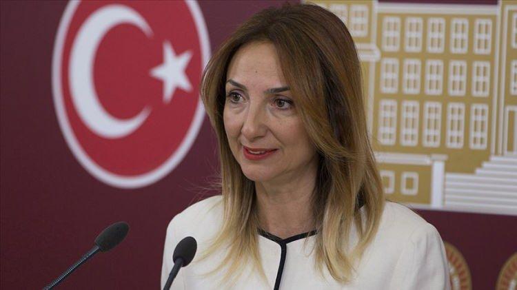 <p><span style="color:#B22222"><strong>&nbsp;AYLİN NAZLIAKA</strong></span></p>
