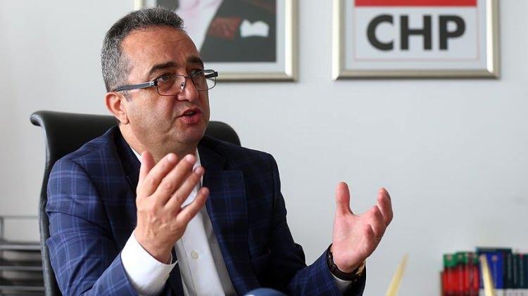 <p><span style="color:#B22222"><strong>B&Uuml;LENT TEZCAN</strong></span></p>
