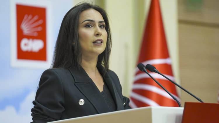 <p><span style="color:#B22222"><strong>PINAR UZUN OKAKIN</strong></span></p>
