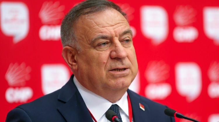 <p><span style="color:#B22222"><strong>G&Ouml;KAN ZEYBEK</strong></span></p>
