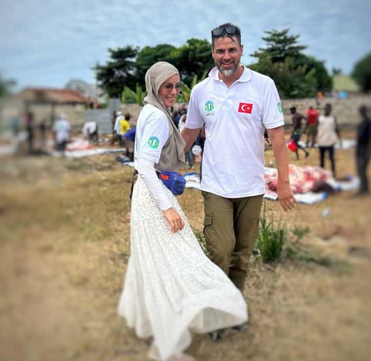 <p>Son olarak Reshad Strik'in eşi Gamze &Ouml;z&ccedil;elik'le ikinci evlilik yıl d&ouml;n&uuml;m&uuml;nde yaptığı romantik paylaşım sosyal medyada dikkat &ccedil;ekti.&nbsp;</p>
