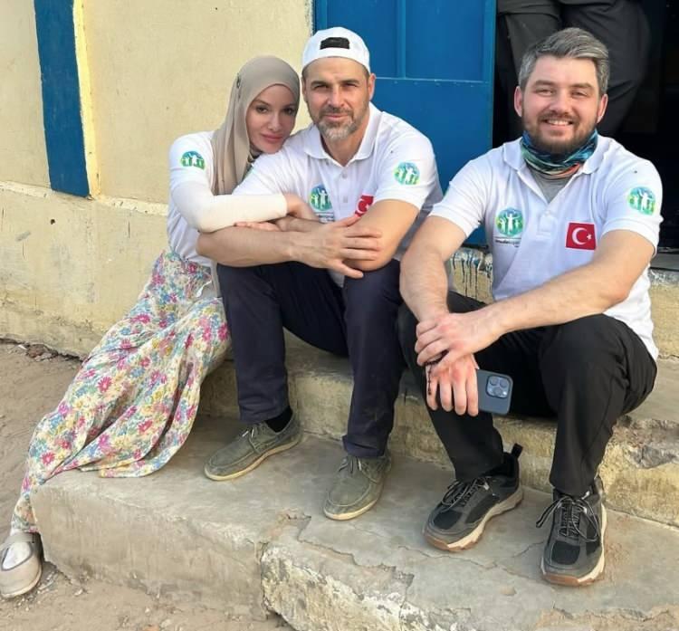 <p>Evliliklerini g&ouml;zlerden uzak &uuml;nl&uuml; &ccedil;ift son olarak paylaşımlarıyla g&uuml;ndem oldu.&nbsp;</p>
