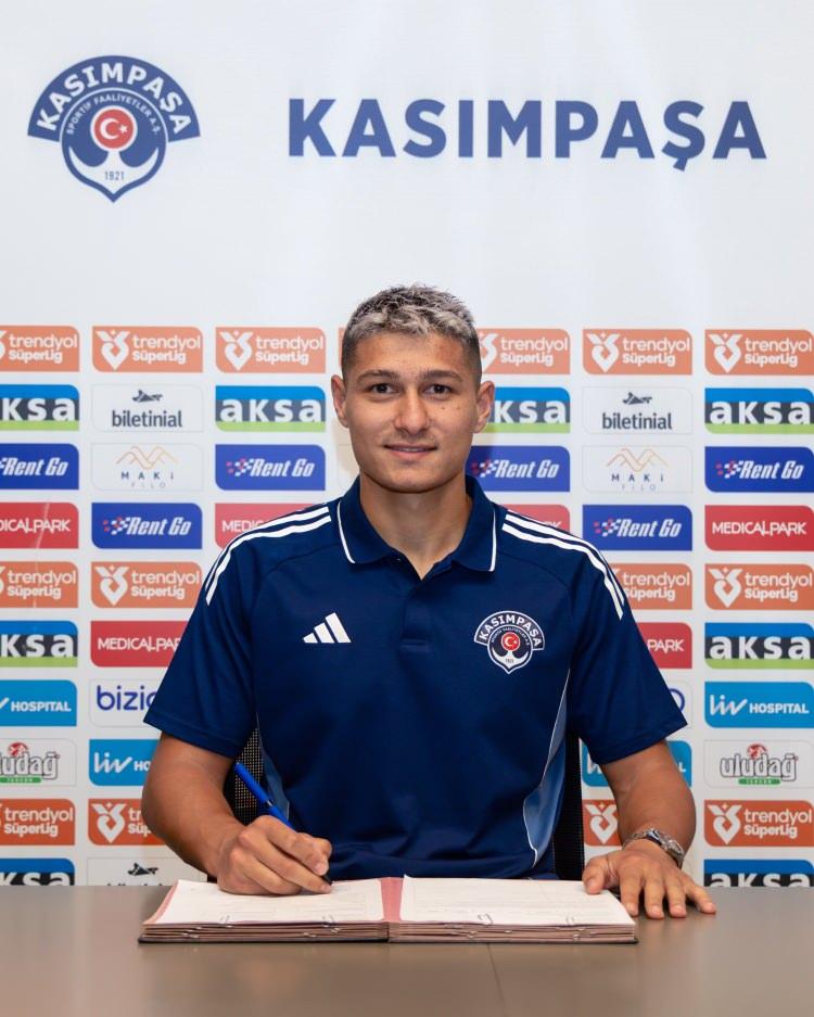 <p>Emirhan Boz (Ön libero) | Ayvalıkgücü Belediyespor ➜  Kasımpaşa</p>
