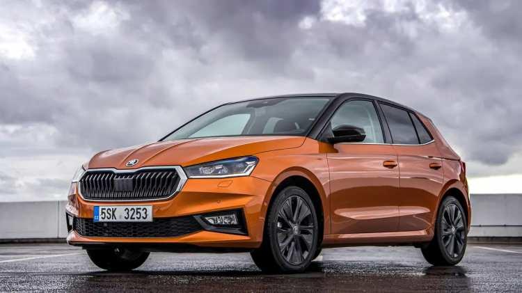 <p><span style="color:#B22222"><strong>8- SKODA FABİA (1.0 MPI)</strong></span></p>

<p>Basit ve dayanıklı motor</p>

<p>D&uuml;ş&uuml;k arıza oranı</p>

<p>Geniş i&ccedil; hacim</p>
