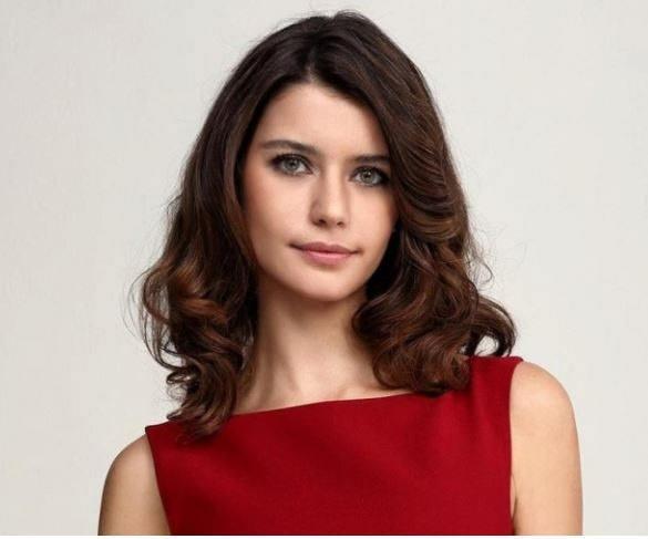 <p><span style="color:#B22222"><strong>BEREN SAAT</strong></span></p>
