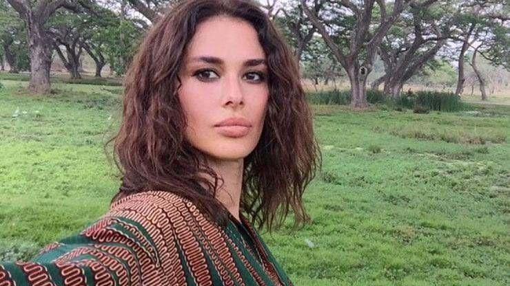 <p><span style="color:#B22222"><strong>AYŞE HATUN &Ouml;NAL&nbsp;</strong></span><strong> (Şarkıcı)</strong></p>
