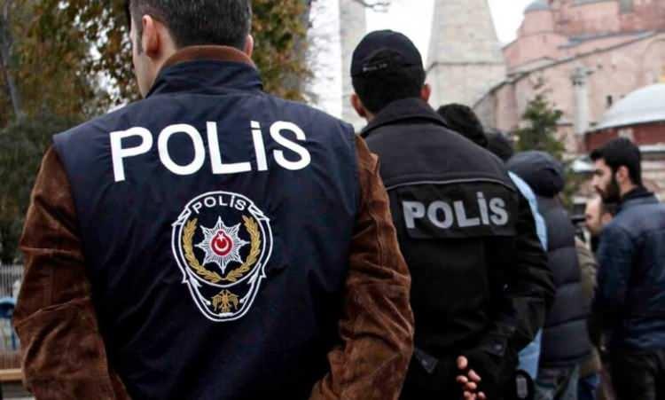 <p>Bakırk&ouml;y Cumhuriyet Başsavcılığı koordinesinde y&uuml;r&uuml;t&uuml;len &uuml;nl&uuml;lere y&ouml;nelik uyuşturucu soruşturması kapsamında yeni bir operasyon daha d&uuml;zenlendi. Başsavcılığı koordinesinde İstanbul Emniyet M&uuml;d&uuml;rl&uuml;ğ&uuml; Narkotik Su&ccedil;larla M&uuml;cadele Şube M&uuml;d&uuml;rl&uuml;ğ&uuml; ekipleri tarafından ger&ccedil;ekleştirilen operasyonda 22 kişi g&ouml;zaltına alındı.</p>

<p>&nbsp;</p>
