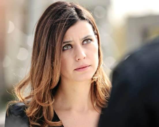 <p>BEREN SAAT</p>
