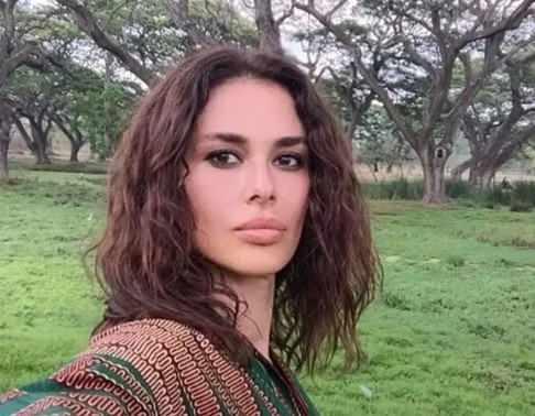 <p>AYŞE HATUN &Ouml;NAL</p>
