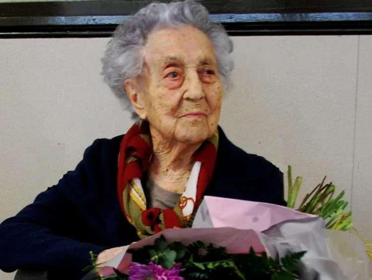 <p>İki d&uuml;nya savaşı, İspanyol İ&ccedil; Savaşı, 1918 İspanyol gribi ve son olarak COVID-19 pandemisini atlatarak 117 yıl 168 g&uuml;n yaşayan Maria Branyas, bilim d&uuml;nyasının merceği altındaydı.&nbsp;</p>
