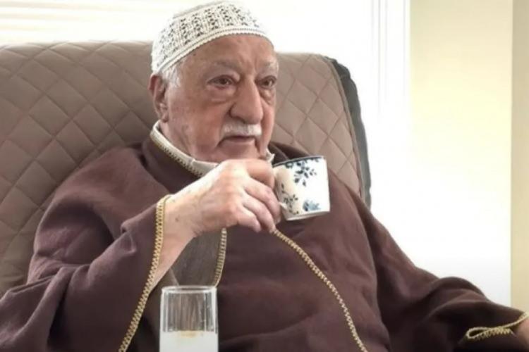 <p>Firarilerin peşini bırakmamakta kararlı olan T&uuml;rkiye, istihbarat birimlerinin titiz takibiyle yerlerini tespit ettiği 52 kritik isim i&ccedil;in iade s&uuml;recini en baştan başlattı.</p>
