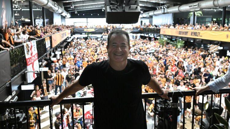 <p>Gelecek sezon Premier Lig'de m&uuml;cadele edecek Hull City'de takımın patronu Acun Ilıcalı'nın transferde ilk adresinin T&uuml;rkiye olabileceği konuşuluyor.</p>
