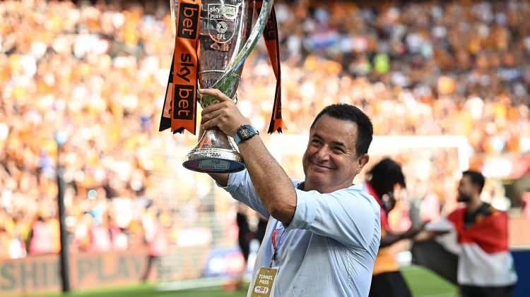 <p>Hull City'nin, Galatasaray forması giyen Victor Nelsson ve Roland Sallai ile ilgilendiği belirtildi.</p>
