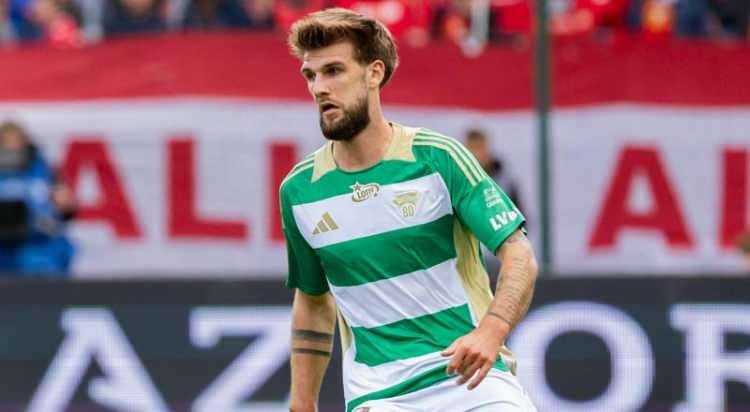 <p>Trabzonspor'un, Lechia Gdansk forması giyen Kacper Sezonienko'yu transfer listesine aldığı belirtildi.<br />
<br />
Bordo-mavililerin, sağ kanat ve 10 numara b&ouml;lgelerinde g&ouml;rev yapabilen 23 yaşındaki oyuncuyu alternatif isimlerden biri olarak değerlendirdiği ifade edildi.<br />
<br />
(FOTOMA&Ccedil;)</p>
