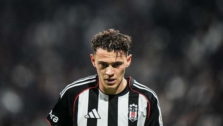 <p>Beşiktaş 11 milyon euroluk satın alma opsiyonunu kullanmadığı Kristjan Asllani i&ccedil;in yeniden devrede.<br />
<br />
Siyah-beyazlılar, oyuncuyu daha d&uuml;ş&uuml;k bir bedelle transfer etmeyi planlıyor.</p>

<p>(FANATİK)</p>
