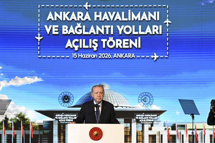 <p>Cumhurbaşkanı Recep Tayyip Erdoğan’ın ilk inişiyle hizmete giren Ankara Havalimanı, sivil havacılığın yanı sıra diplomatik ve stratejik görevler üstlenecek.</p>
