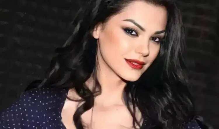<p>2000&rsquo;li yıllara damgasını vuran şarkılarıyla<strong> &ldquo;yerli Shakira&rdquo;</strong> lakabı ile tanınan şarkıcı Nez ge&ccedil;tiğimiz g&uuml;nlerde Nişantaşı&rsquo;nda objektifler yakalandı.</p>
