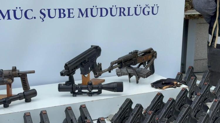 <p>48 ayrı olaya karıştığı belirlenen 156 ş&uuml;pheli g&ouml;zaltına alındı. Operasyonlarda su&ccedil;ta kullanıldığı değerlendirilen 7 motosiklet, 7 kask ile &ccedil;ok sayıda silah ve fişek ele ge&ccedil;irildi.</p>
