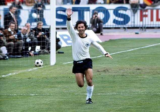 <p><span style="color:#B22222"><strong>4- GERD M&Uuml;LLER</strong></span></p>

<p>ALMANYA</p>

<p><strong>*14 GOL&nbsp;</strong></p>
