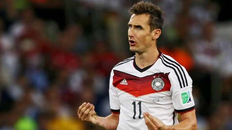 <p><span style="color:#B22222"><strong>1- MİROSLAV KLOSE</strong></span></p>

<p>Almanya</p>

<p><strong>*16 GOL&nbsp;</strong></p>
