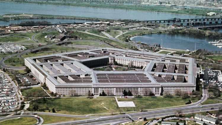 <p>Pentagon'un xAI'ın geliştirdiği "Grok Gov Model" adlı sistemden yararlandığını belirten Stanley, modelin, ABD h&uuml;k&uuml;metinin ihtiya&ccedil;larına g&ouml;re şekillendiğini ve bazı &ouml;zelliklerinin diğer yapay zeka modellerinde bulunmadığını savundu.</p>
