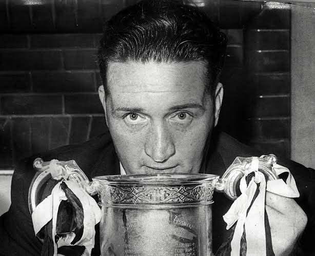 <p><span style="color:#B22222"><strong>JOCK STEİN</strong></span></p>

<p>Kupa sayısı: 26</p>

<p>D&ouml;nem: 1960-1985</p>
