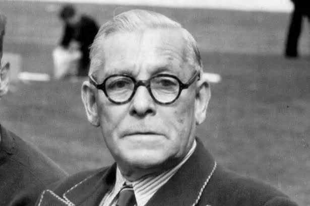 <p><span style="color:#B22222"><strong>BİLL STRUTH</strong></span></p>

<p>Kupa sayısı: 30</p>

<p>D&ouml;nem: 1920-1954</p>
