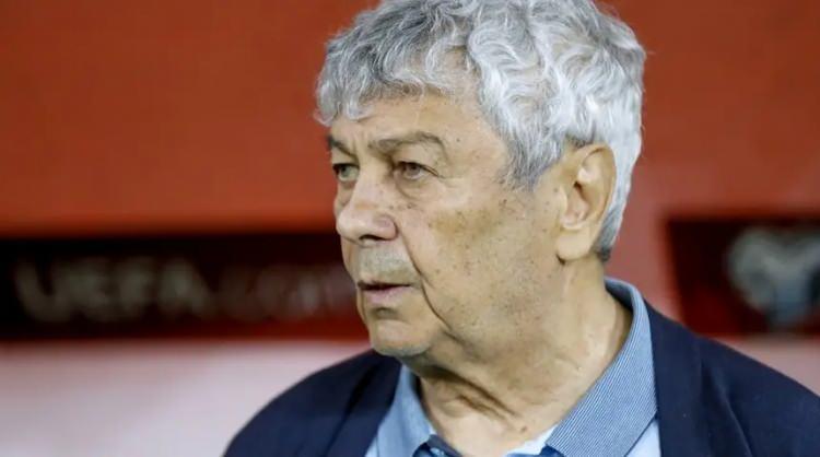 <p><font color="#b22222"><strong>KAZANDIRDIĞI KUPALAR</strong></font></p>

<p><span style="color:#B22222"><strong>MİRCEA LUCESCU GALATASARAY:</strong></span></p>

<p>1 S&uuml;per Lig (2001-02), 1 UEFA S&uuml;per Kupa (2000)</p>

<p><span style="color:#B22222"><strong>BEŞİKTAŞ 1 S&Uuml;PER LİG:</strong></span></p>

<p>(2002-03)</p>
