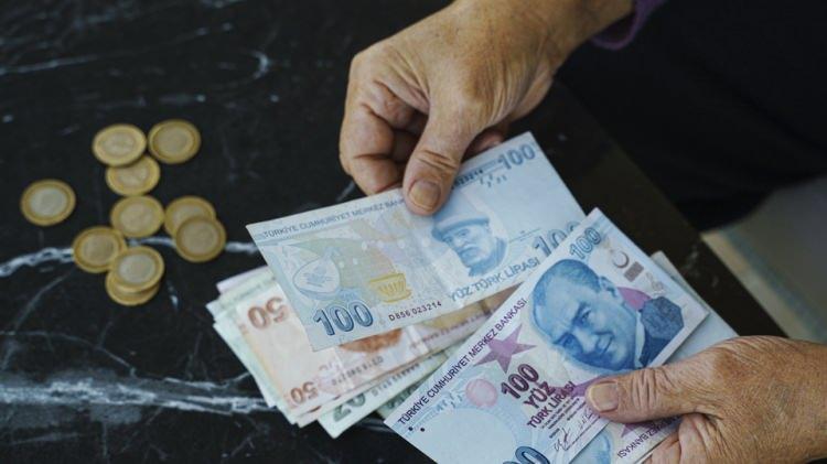 <p>Bu kapsamda en d&uuml;ş&uuml;k emekli maaşı i&ccedil;in &uuml;&ccedil; farklı zam senaryosu g&uuml;ndemde bulunuyor.</p>

<p>&nbsp;</p>
