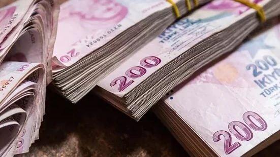 <p><strong>&Uuml;&Ccedil;&Uuml;NC&Uuml; SENARYO</strong></p>

<p>&nbsp;</p>

<p><br />
&Uuml;&ccedil;&uuml;nc&uuml; ve daha y&uuml;ksek artış senaryosunda ise y&uuml;zde 25&rsquo;lik enflasyon ger&ccedil;ekleşmesi halinde en d&uuml;ş&uuml;k emekli maaşının 5 bin lira artışla 25 bin liraya &ccedil;ıkabileceği &ouml;ng&ouml;r&uuml;l&uuml;yor.</p>

<p>&nbsp;</p>
