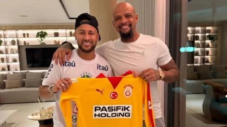 <p>Galatasaray, Felipe Melo'nun "Yeni Torreira olur" dediği Wolverhamptonlı Andre i&ccedil;in harekete ge&ccedil;ti.</p>

