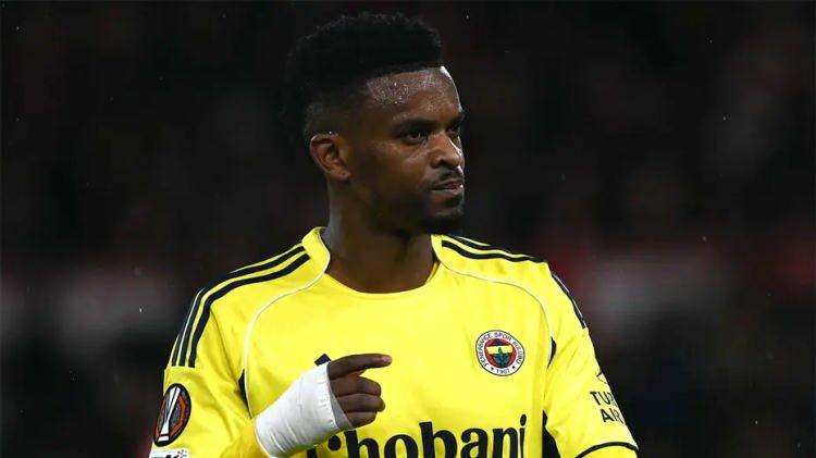 <p>Fenerbah&ccedil;e'de, Nelson Semedo'nun geleceğiyle ilgili son kararın D&uuml;nya Kupası sonrası verileceği belirtildi.<br />
<br />
Aziz Yıldırım'ın performansını beğenmediği iddia edilen Portekizli sağ bek i&ccedil;in İsmail Kartal'ın raporu olumsuz olursa kul&uuml;p aranacağı ifade edildi.<br />
<br />
(TAKVİM)</p>
