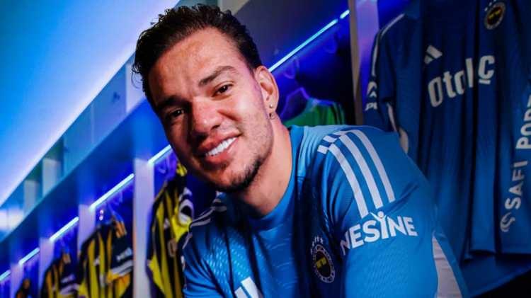 <p>İsmail Kartal, Fenerbah&ccedil;e'deki 5 kalecinin (Ederson, Livakovic, Mert G&uuml;nok, Tarık &Ccedil;etin, İrfan Can Eğribayat) performans verilerini incelemeye aldı.<br />
<br />
Yapılacak değerlendirmelerin ardından y&ouml;netime detaylı bir rapor sunulacak.<br />
<br />
(TAKVİM)</p>

