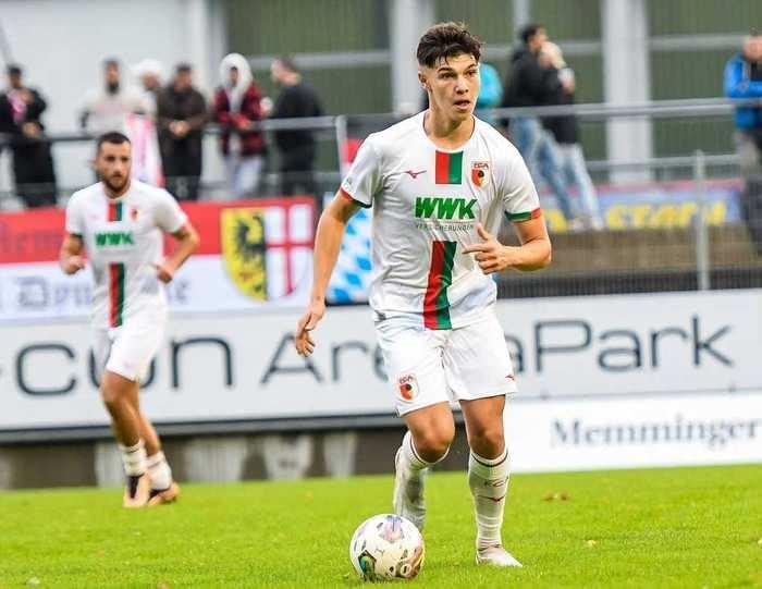 <p>Galatasaray, Schalke'den Mertcan Ayhan, Pisa'dan Isak Vural ve Augsburg'tan Mert K&ouml;m&uuml;r'&uuml; listesine aldı.<br />
<br />
(TAKVİM)</p>
