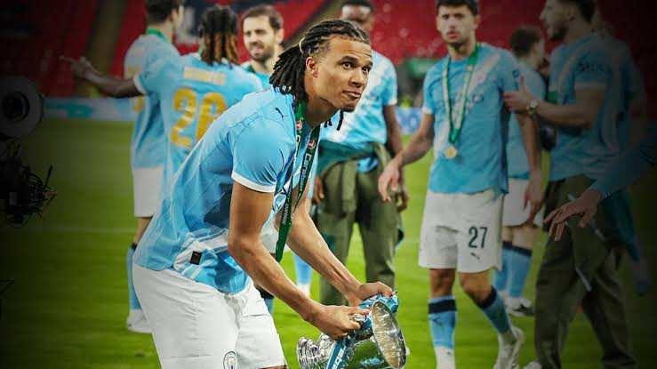 <p><strong>FENERBAH&Ccedil;E ŞİMDİ DE STOPER İ&Ccedil;İN KOLLARI SIVADI! AKE HAMLESİ</strong></p>
