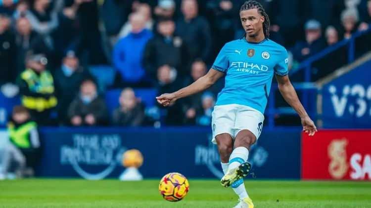 <p>Fenerbah&ccedil;e y&ouml;netiminin sıradaki hedefinin Manchester City'den Nathan Ake olduğu &ouml;ne s&uuml;r&uuml;l&uuml;yor.<br />
&nbsp;</p>
