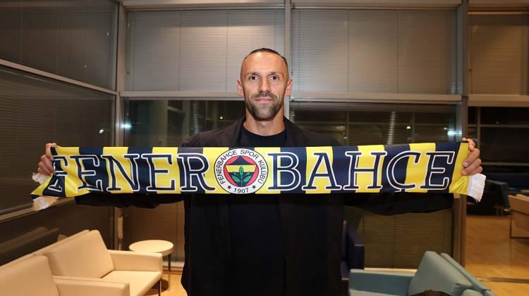 <p>Vedat Muriqi'yi İstanbul'a getiren Fenerbah&ccedil;e'de sıradaki transferin stopere yapılması planlanıyor.</p>
