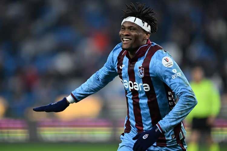 <p>Trabzonspor'un stoperi Chibuike Nwaiwu i&ccedil;in Fulham'ın devreye girdiği &ouml;ne s&uuml;r&uuml;ld&uuml;.<br />
<br />
(FANATİK)</p>
