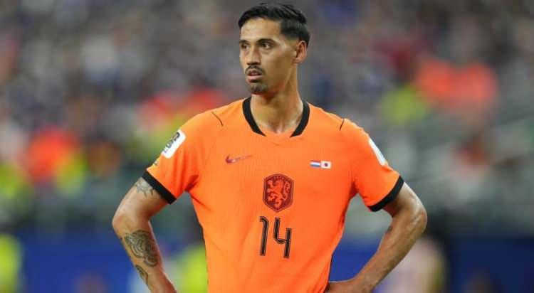<p>Galatasaray, Manchester City'nin orta sahası Tijjani Reijnders i&ccedil;in menajer George Gardi'ye tam yetki verdi.<br />
<br />
(TAKVİM)</p>
