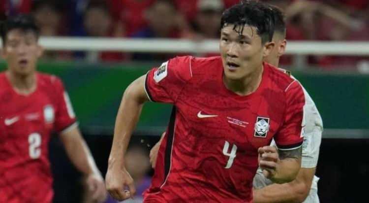 <p>Fenerbah&ccedil;e'de savunmaya yıldız takviyesi i&ccedil;in g&ouml;zler Kim Min-jae'ye &ccedil;evrildi.<br />
<br />
İsmail Kartal'ın eski &ouml;ğrencisi i&ccedil;in Bayern M&uuml;nih ve menajeriyle ilk temasların kurulduğu &ouml;ğrenildi.<br />
<br />
(TAKVİM)</p>
